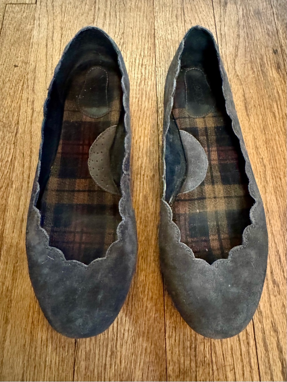 Born Women's Scalloped Suede Ballet Flats - Gray